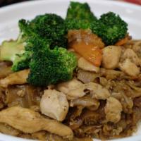 Pad Se Ew · Choice of meat stir-fried with flat rice noodle,egg,broccoli, and carrots in sweet soy sauce.