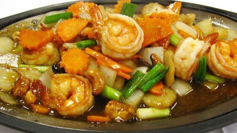 Cashew Nuts Entrée · Cashew nuts, carrot, onion, green onion and water chestnut. Hot and spicy.