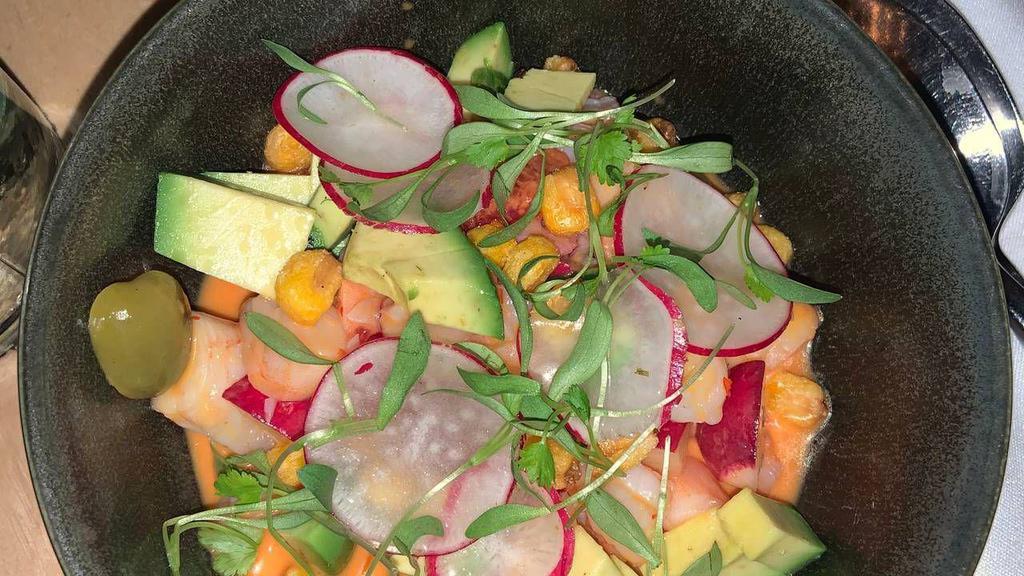 Tuna Salad · Baby mixed green, cherry tomato, avocado, carrots, red cabbage, and lemon garlic dressing.