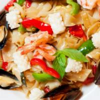 Drunken Noodle · Stir-fried flat rice noodles with garlic, egg, fresh chili, onion, bell pepper and basil