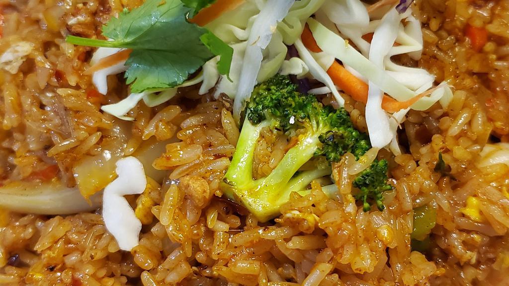 Spicy Fried Rice · Bell pepper, carrot, onion, onion, broccoli, basil and egg