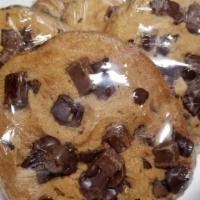Giant Chocolate Chip Cookie · Yummy giant chocolate chip cookie