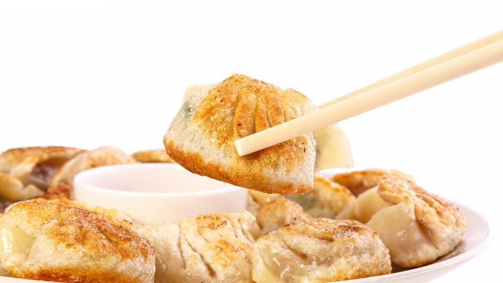 Chicken & Corn Pot Sticker 鸡肉玉米锅贴 · 10pc
