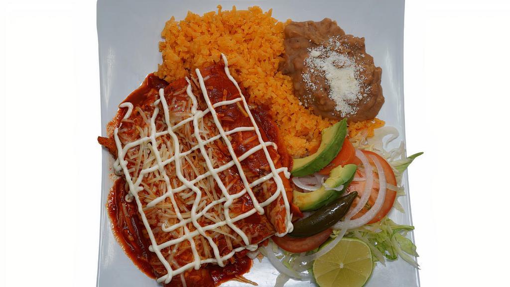 Enchiladas Suizas · Salsa Roja o Verde servidas con arroz, frijol, y ensalada.
Red or green sauce served with rice, beans, and salad