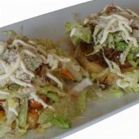 Sopes · Viene con lechuga, crema, salsa, queso/ Comes with lettuce, sour cream, salsa, and cheese.