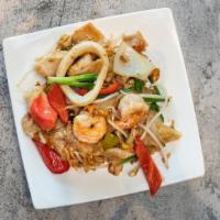 Drunken Noodles · Pan fried rice noodles, beans sprouts, eggs, onion, bell peppers, chili's, sweet Thai basil,...
