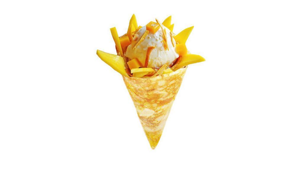 Mango Deluxe · Fresh mango, mango jelly, dry mango, mango compote, mascarpone gelato, honey, whipped yogurt, mango mascarpone cream.