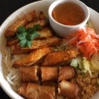 Chicken Spring Rolls (Goi Cuon) · Steam chicken, steamed shrimp, vermicelli rice noodles, shredded lettuce, mint, cilantro, gr...