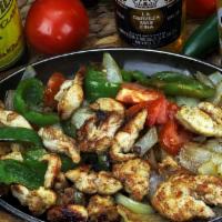 Asada O Pollo / Asada Chicken · Se sirven con guacamole, frijoles y crema / served sizzling with sautéed garden-fresh vegeta...