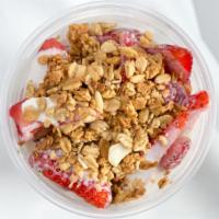 Fresas Con Crema · Strawberries with cream
Toppings: granola or whip cream