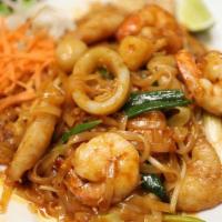 Pad Thai · Egg, thin rice noodle, green onion, bean sprout topped with ground peanuts and lime