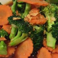 Broccoli J · Stir fried broccoli and carrot topped with our pure vegan sauce. Vegan.