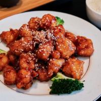 Sesame Chicken / 芝麻鸡 · Fried white chicken meat coated with special sauce and sprinkled with sesame seeds.