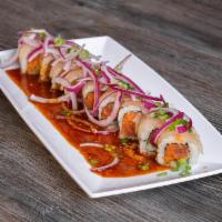 Samurai Roll · IN: spicy tuna, avocado
TOP: albacore tuna, ono, red onion, green onion