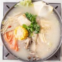 Healthy Veggie Hot Soup · Napa cabbage, Taiwanese cabbage, vermicelli, enoki mushroom, tomato, corn, brown beech mushr...