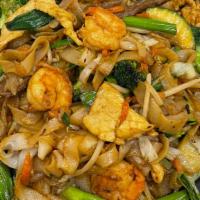 Chow Fun (Rice Noodle) · Flat rice noodles with mixed vegetables.