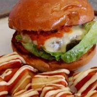 Kids Cheeseburger · lettuce | mahon cheese | brava sauce | brioche bun