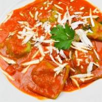 Ravioles De Espinaca · Homemade spinach ravioli, ricotta, fresh tomato, basil, light tomato sauce, ricotta salata.