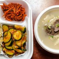 Gom Tang · Tripe and beef soup -Served with assorted banchan (kimchi, carrot/ squid kimchi, bean sprout...