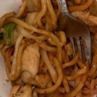 Chicken Chow Mein · Chicken, Green and yellow onion, cabbage, bean sprout