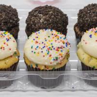 Vanilla & Chocolate Lovers Mini Pack · Our Vanilla and Chocolate Lovers pack includes 6 mini cupcakes. This pack includes flavors o...