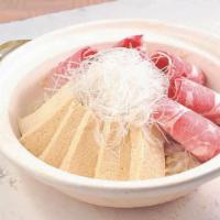 酸菜白肉砂锅 Preserved Cabbage With Pork Soup · 