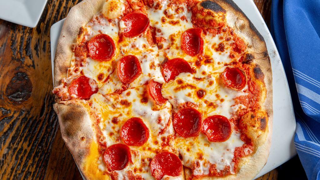 Pizza Pepperoni · Tomato sauce, mozzarella and pepperoni salami.