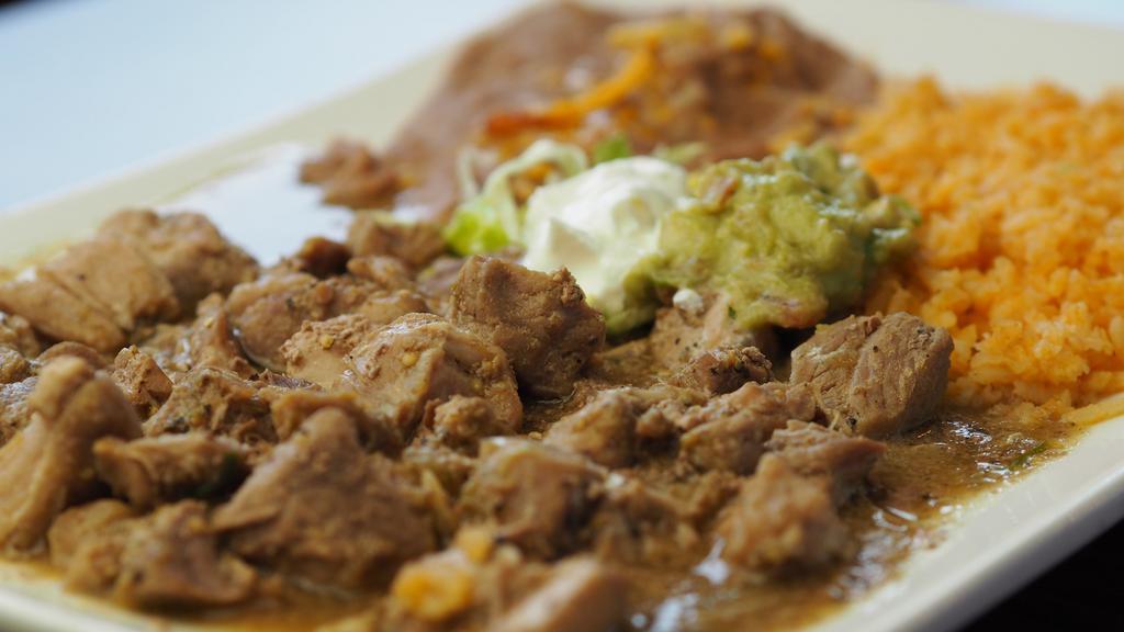 Plato De Chile Verde · Tender pieces of pork, slow cooked in a mildly spicy sauce of freshly blended tomatillos.