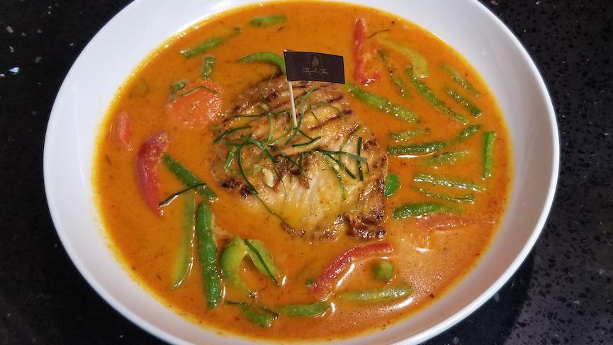 * Panang Curry * · Mild Spicy. Gluten free. Vegan. Panang curry with green beans, bell peppers, and carrots with coconut milk.