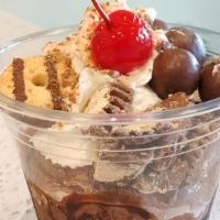 Sweets Sundae · 1 scoop of chocolate ice cream, ✨🍪  Oreo cookie, Hershey's miniatures, whipped cream, choco...