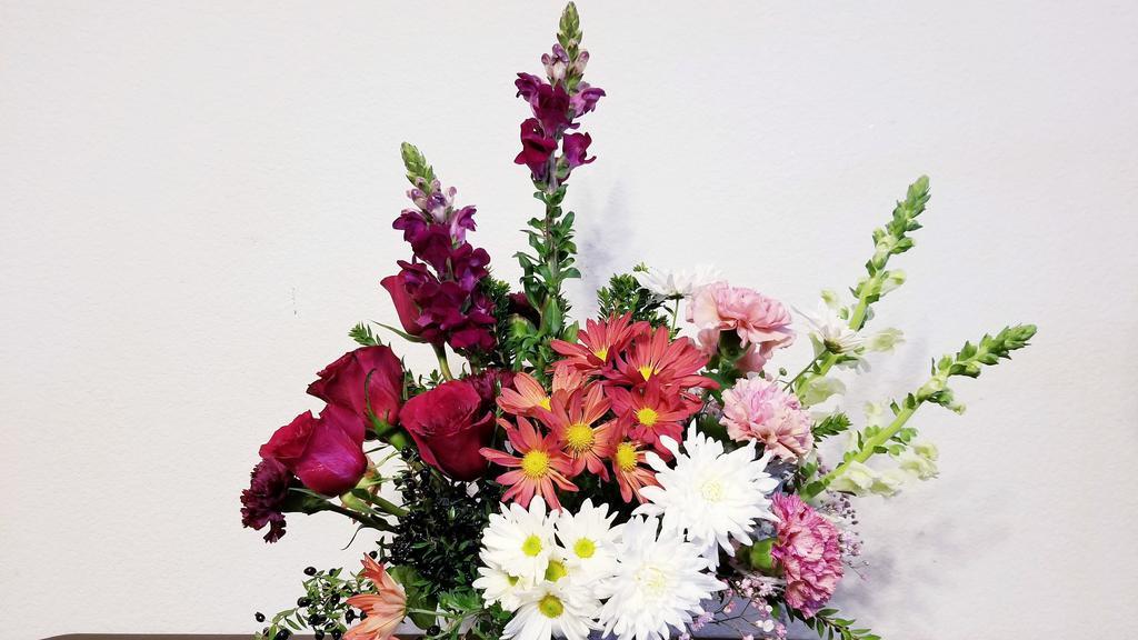 100% Designer Choice - Custom Design Arrangement · Custom Design – Our designers will create a custom arrangement using our best and brightest flowers. 
***ENTER CARD MESSAGE UNDER SPECAIL INTRUCTION, PLEASE INDICATE SENDER AND RECEIVER NAME. ***
Note: This arrangement is 100% the designer’s choice.