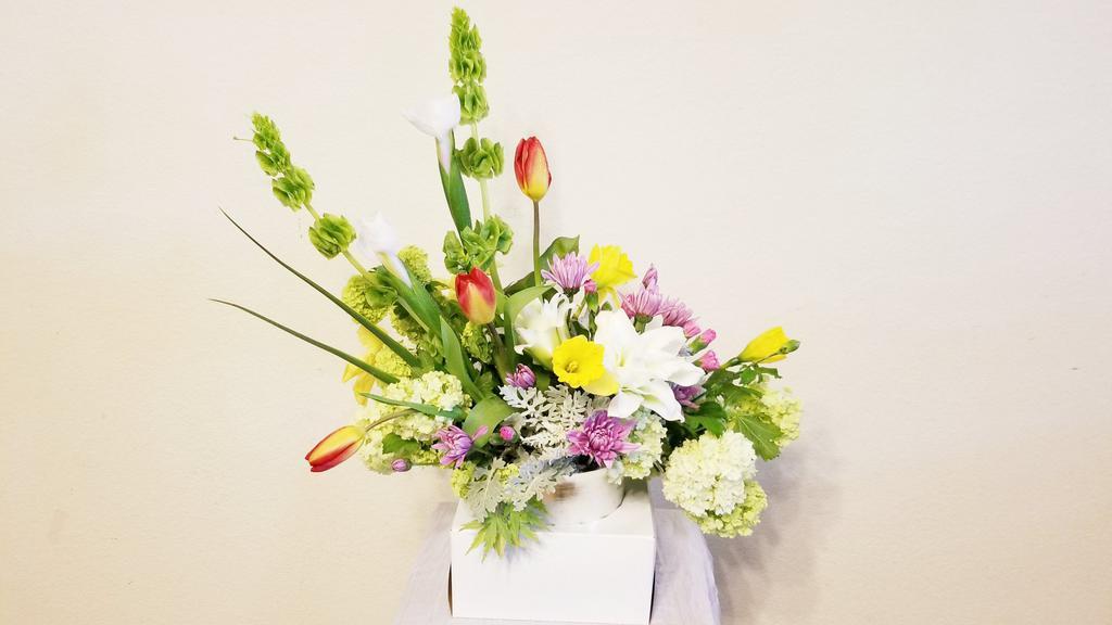 Custom Design - Designer'S Choice Arrangement · Custom Design – Our designers will create a custom bouquet using our best and brightest flowers. 

***ENTER CARD MESSAGE UNDER SPECAIL INTRUCTION, PLEASE INDICATE SENDER AND RECEIVER NAME. ***