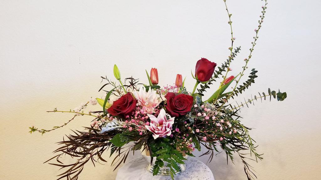 Custom Design - Designer'S Choice   · Custom Design – Our designers will create a custom bouquet using our best and brightest flowers.

***ENTER CARD MESSAGE UNDER SPECAIL INTRUCTION, PLEASE INDICATE SENDER AND RECEIVER NAME. ***