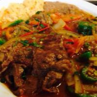 Bisteak Encebollado Ó A La Mexicana · Steak with grilled onions or mixed with bell peppers, onions & tomatoes