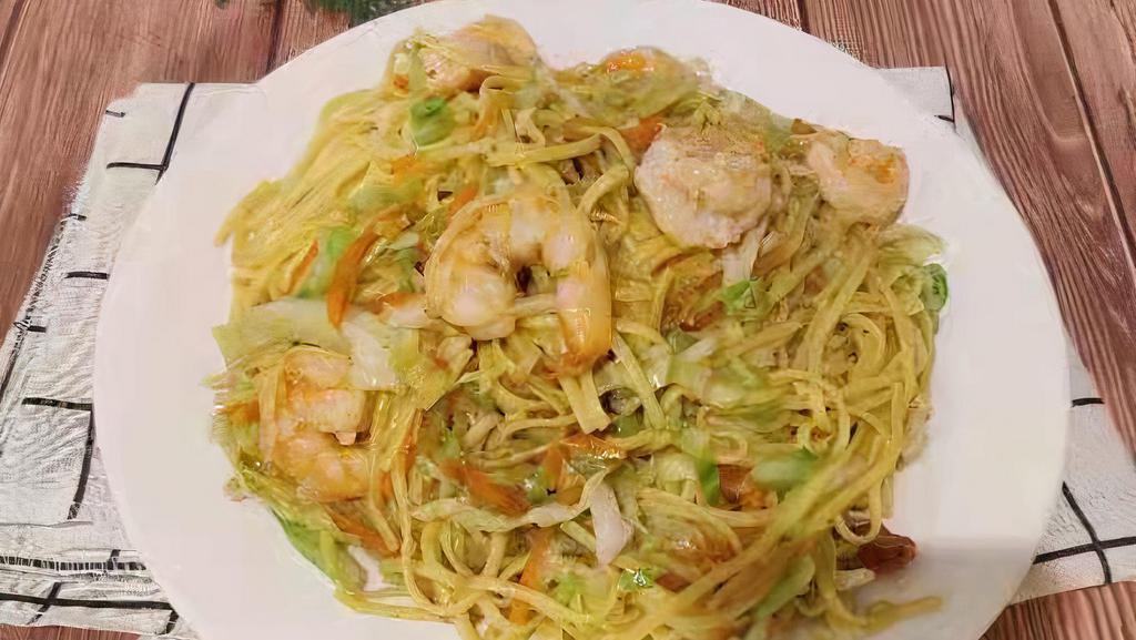 印第安蒜香蝦炒麺 · House Special Prawns and Garlic Noodles.