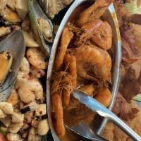 Mariscada Caliente / Hot Seafood · Mojarra, camarones cucaracha, empanadas, camarones costa azul, camarones empanizados, guisad...