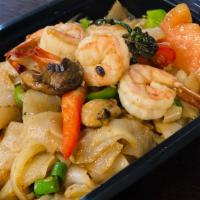 Kee Mao (Drunken Noodle) · Pan fried flat rice noodles with basil, chili, garlic, green beans, mushroom, onion, and tom...
