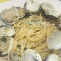 Linguini With White Clam Sauce · Our housemade garlic butter and wine clam sauce with whole baby clams.