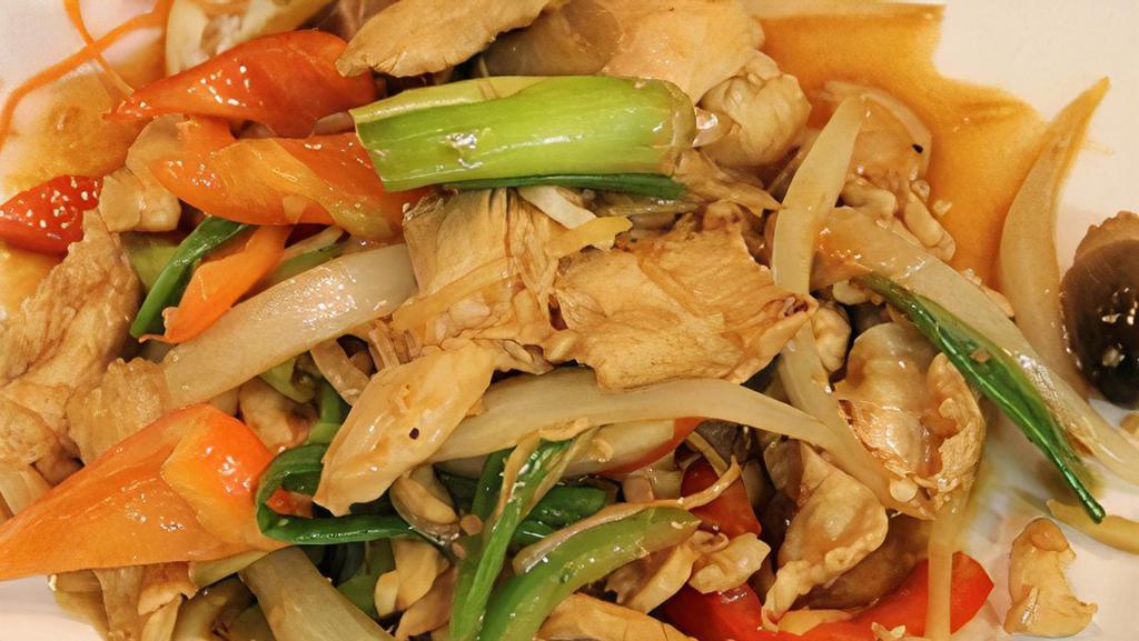 Fresh Ginger Saute · Sautéed with garlic, onion, mushrooms, red bell pepper, snow peas, carrots, corn, and
fresh ginger.