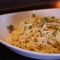 Spaghetti Aglio Olio · Garlic, Olive Oil, Red Pepper Flake, Parsley