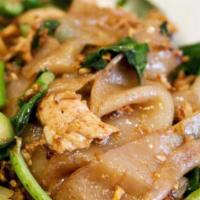 Sp02. Pad Se Ewe · Choice of protein or vegetable with wide rice noodles, stir fried with egg, broccoli and swe...