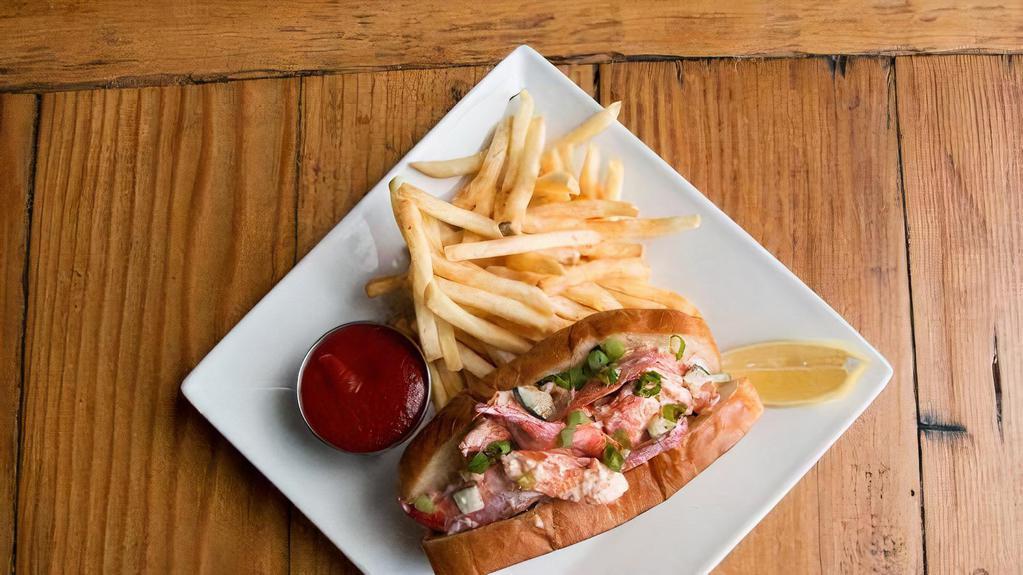 Connecticut Lobster Roll (Cold W/Mayo) · Served with fries