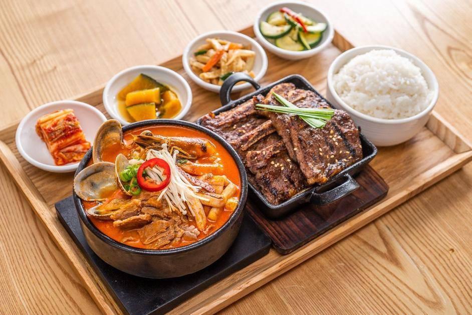 Seoul Tofu House · Korean · Barbecue · Alcohol · Noodles · Soup