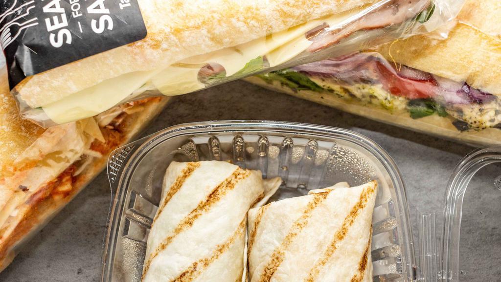 Luna Food Lover Corporation · French · Salad · Breakfast · Sandwiches