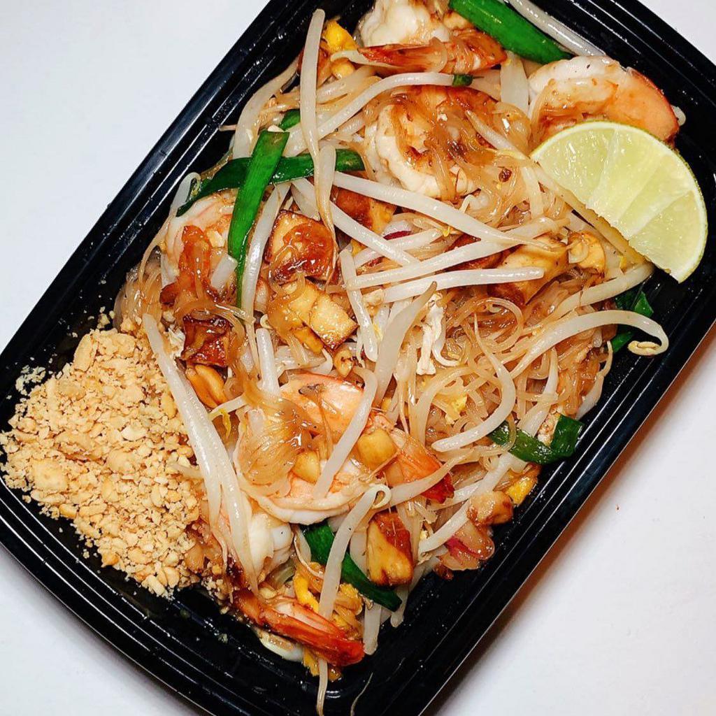 Saranrom Thai · Thai · Salad · Alcohol · Noodles · Chinese