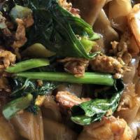 Pad Se-Ew · Stir fried white flat noodles with egg and Chinese broccoli. Choice of chicken, beef or pork.