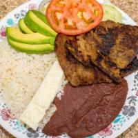 Carne Asada · Carne,arroz,frijoles,ensalada.