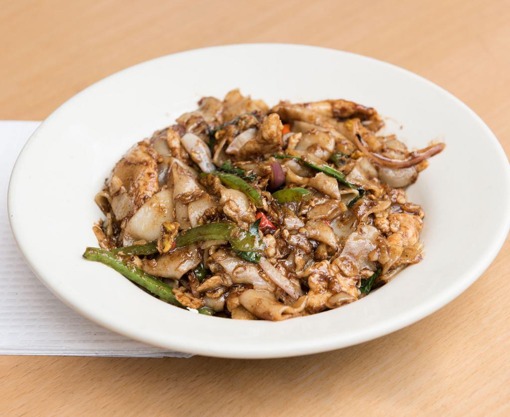 Pad Kee Mao · Hot and spicy. Fresh flat chow fun, birdseye chili, onion, bell pepper, basil leaves, curry soup.