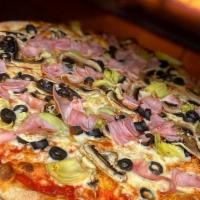 Capriccioso (Large) · Artichokes, mushroom, ham, olives.