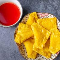 Fried Wonton With Sweet And Sour Sauce / 炸雲吞 · 10 Pieces./ 10個。